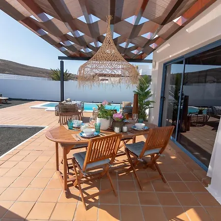 Villalia Famara Villa *