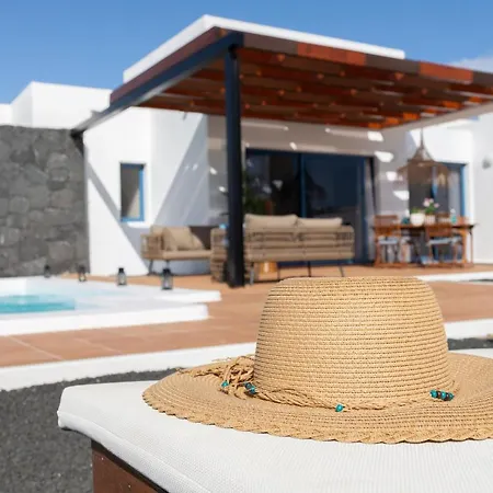 Villalia Famara Villa *
